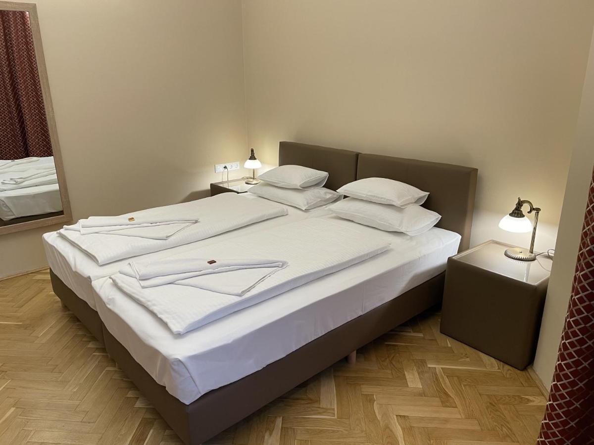 Dozsa Apartman Szeged Eksteriør bilde