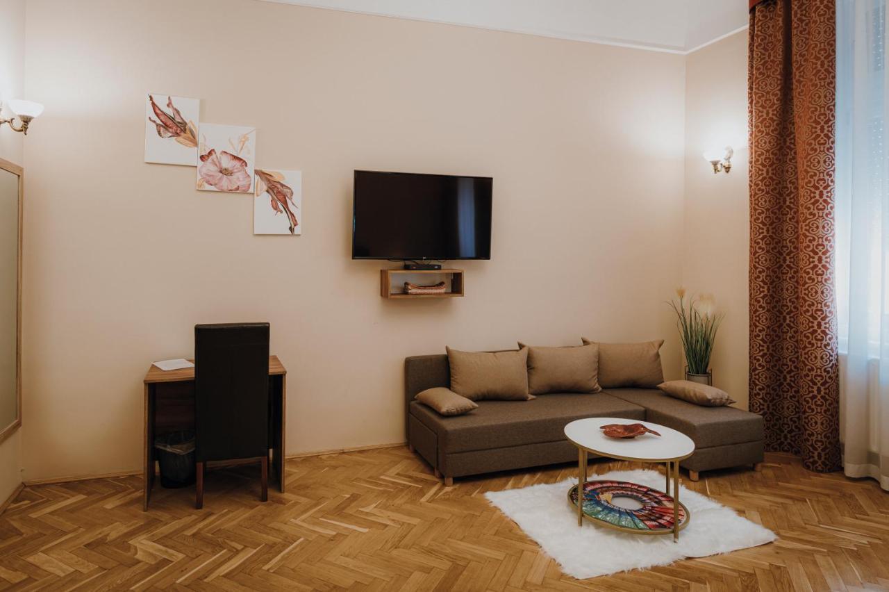 Dozsa Apartman Szeged Eksteriør bilde