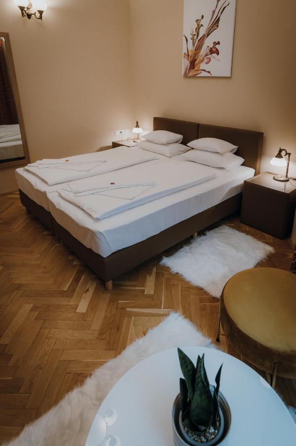 Dozsa Apartman Szeged Eksteriør bilde