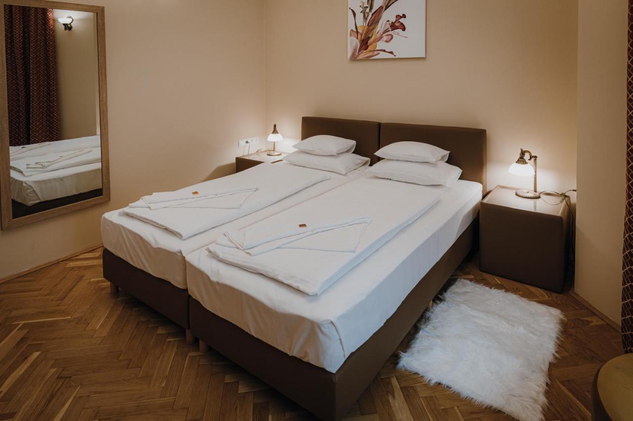 Dozsa Apartman Szeged Eksteriør bilde